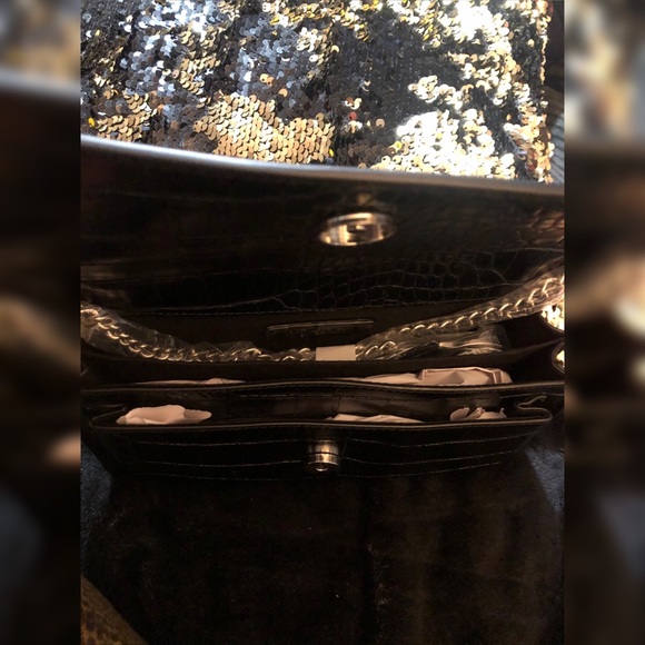 Purse - Picture 2 of 4